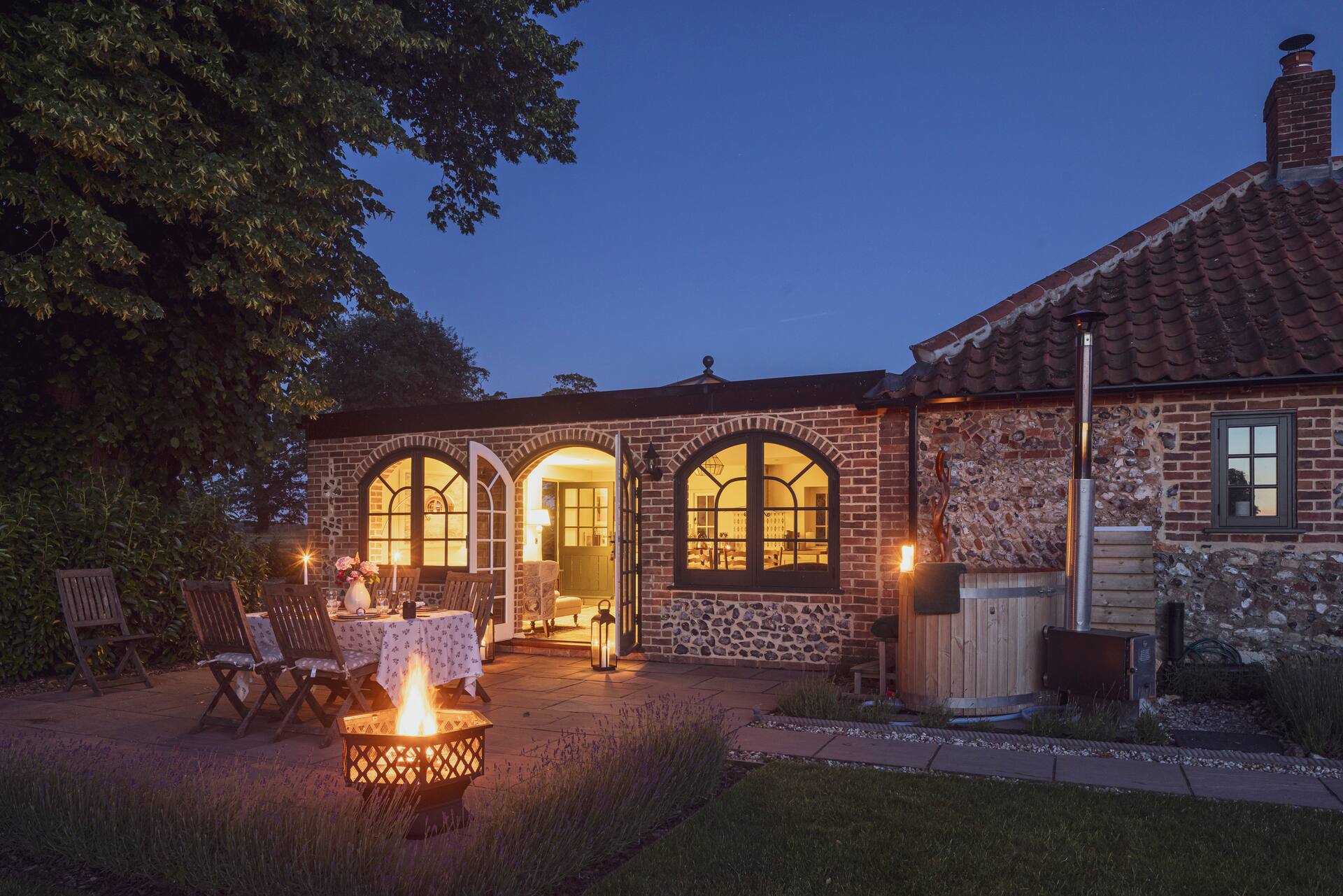 Romantic and luxurious cottage in private parkland