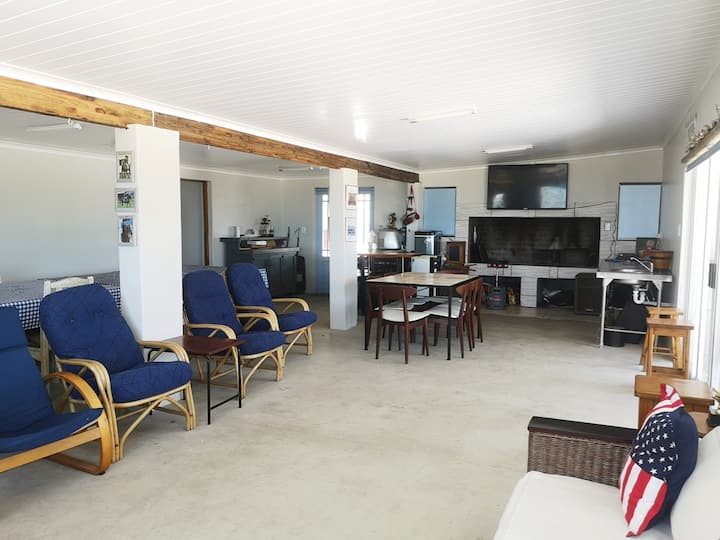 Beachfront Group Retreat | Sleeps 25 | Hot Tub - Gansbaai