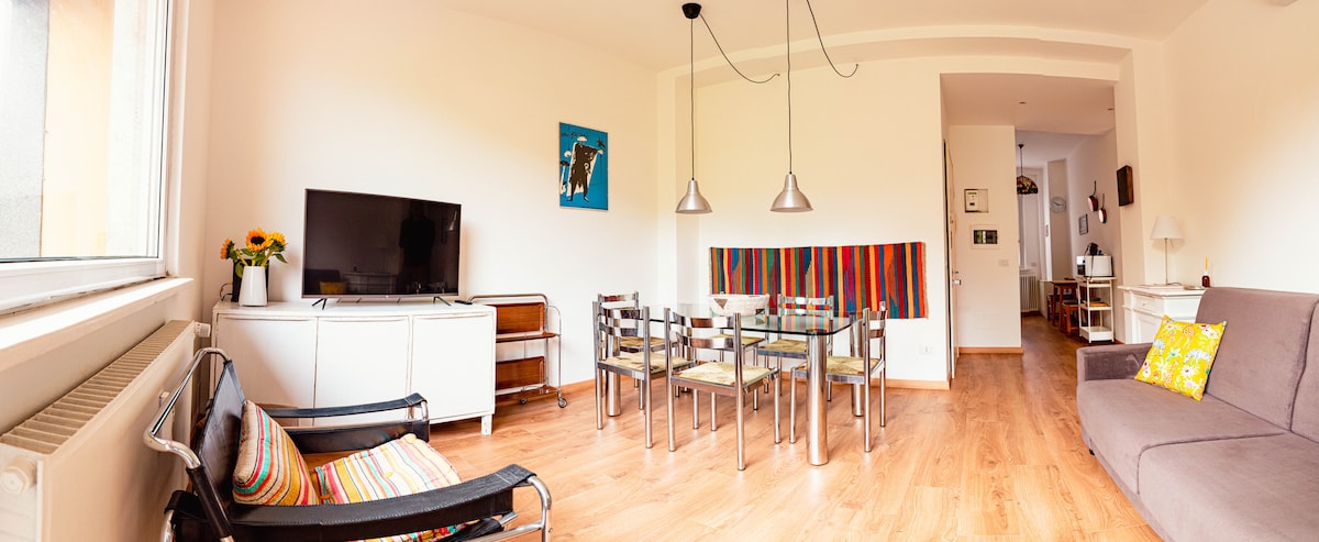 Top performing Airbnb: Bright apartment one step from the Old Town in Como