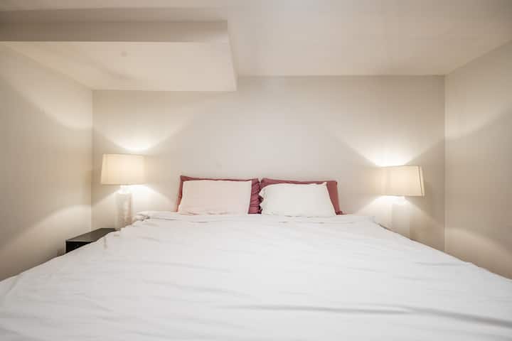 Dormitorio 6: ubicación de la cama tamaño king en los sótanos de abajo.