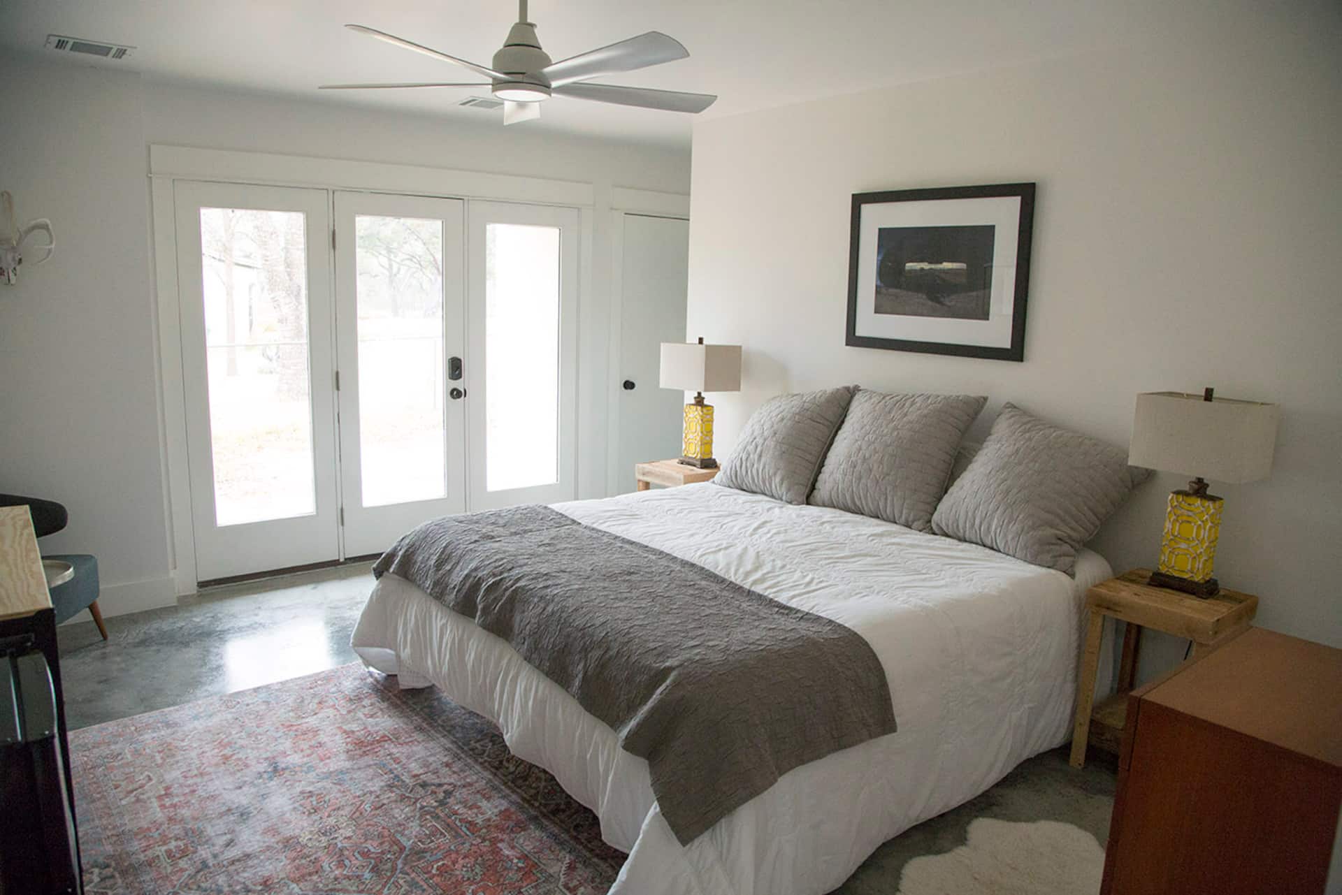 Luxurious suite in town with relaxing country vibe