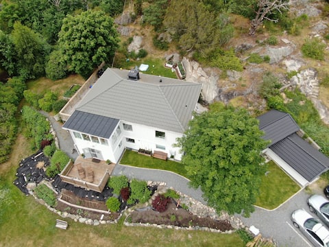 Nice relaxing location near the sea and the city!