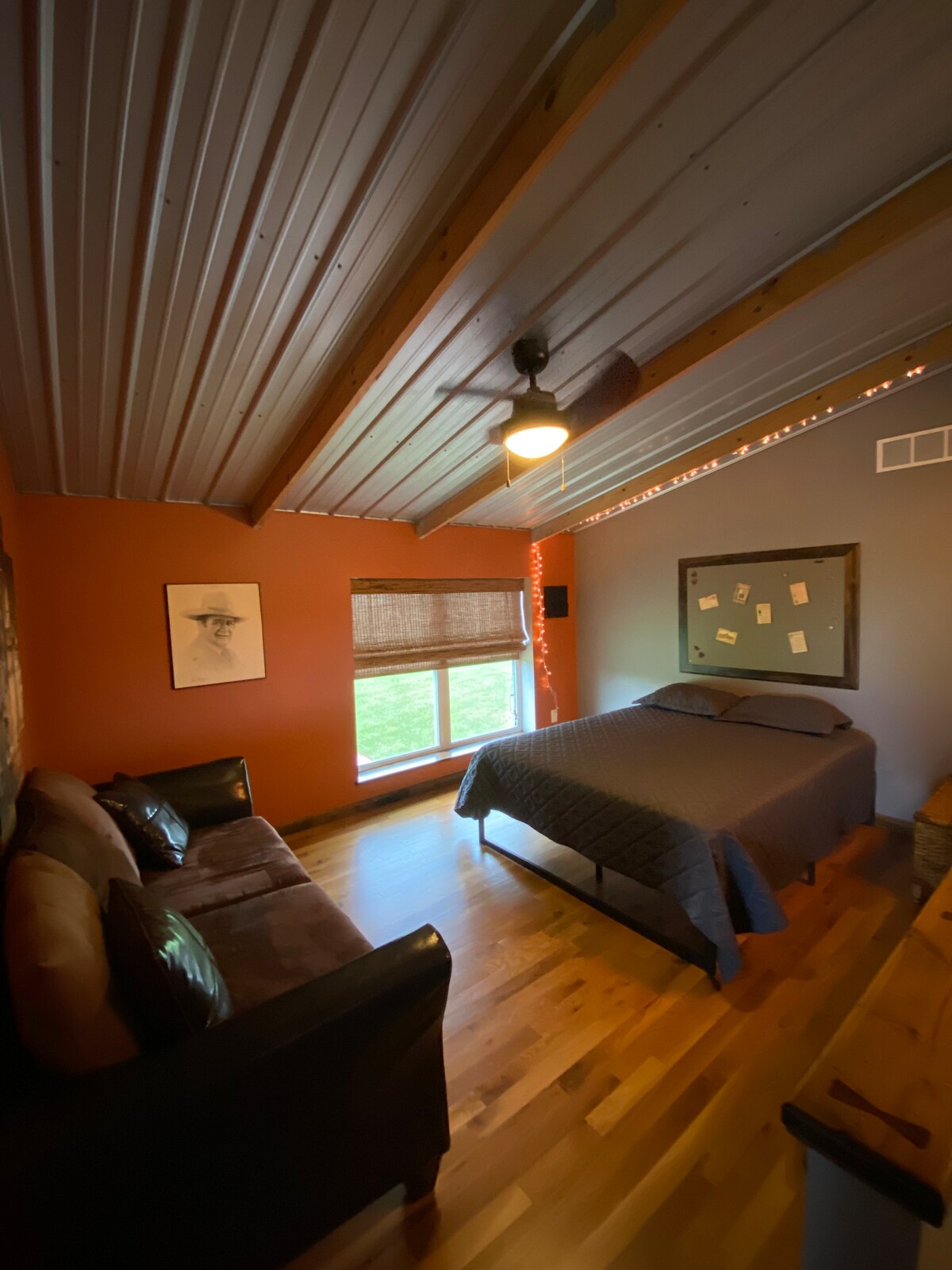 Espace de couchage supplémentaire avec lit Queen Size.