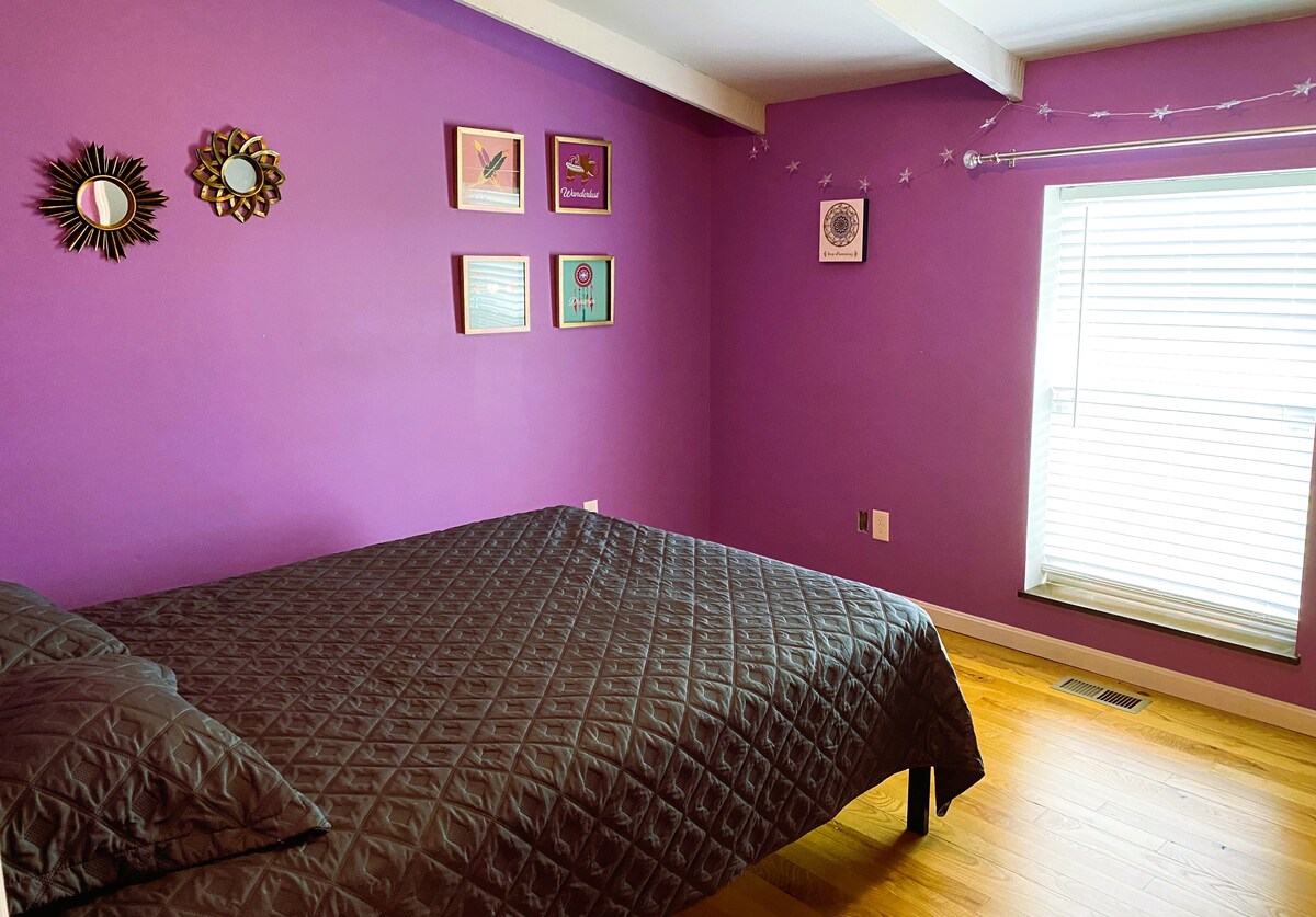 Chambre avec lit Queen.