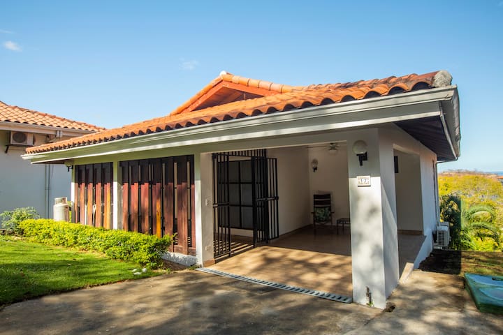 OCEAN VIEW 3 BEDROOM HOUSE STEPS TO THE BEACH!