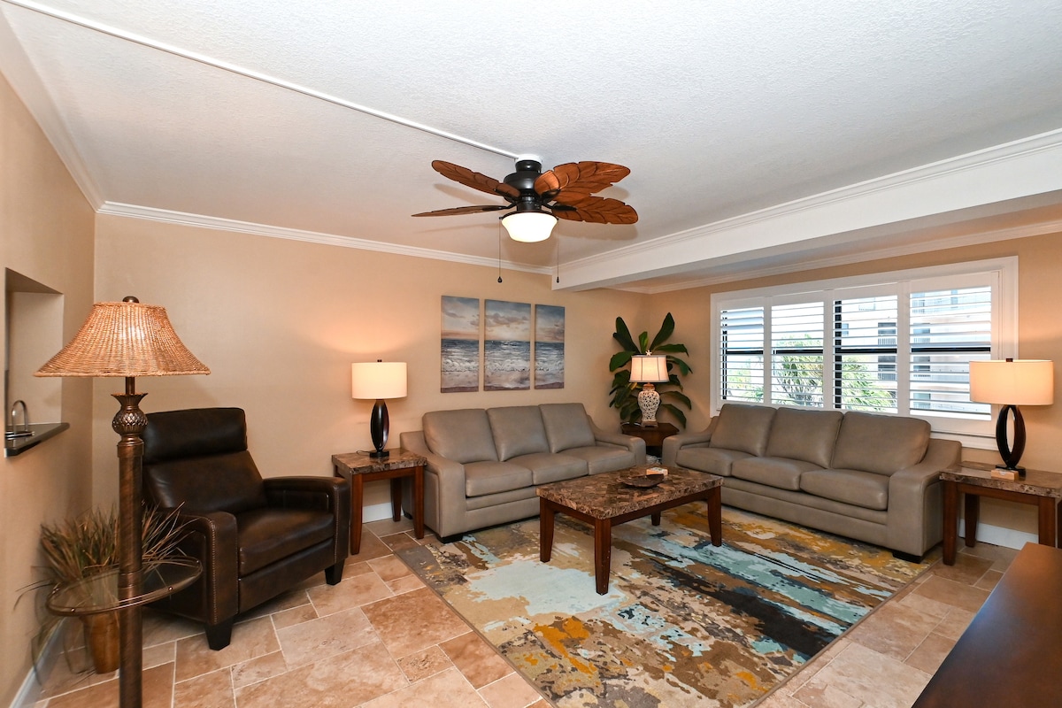 Popular Airbnb listing: Beachfront - Florida's #1 Beach! Sea Shell Condos in Siesta Key