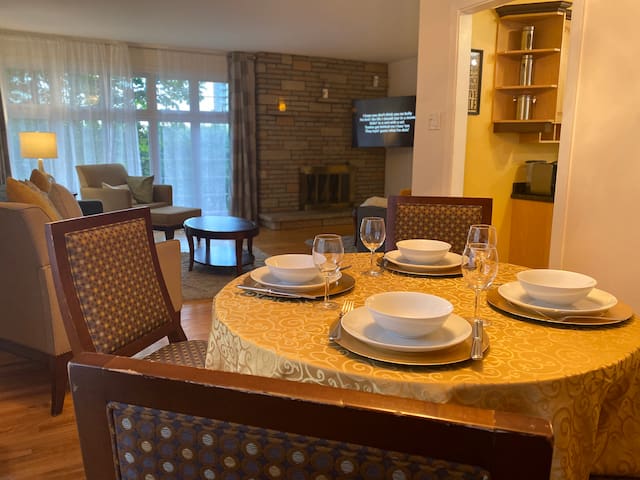 The Elegant Five-Bedroom Retreat gallery image 3