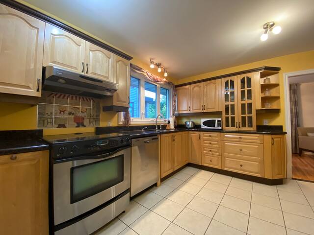 The Elegant Five-Bedroom Retreat gallery image 5