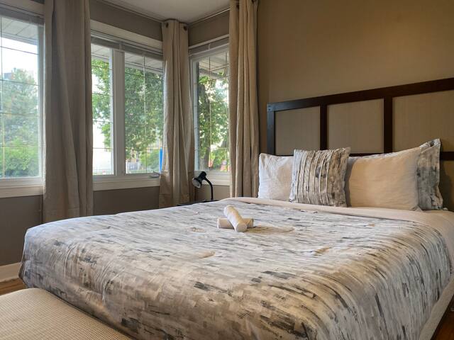 The Elegant Five-Bedroom Retreat gallery image 4