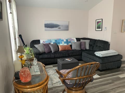 Successful Airbnb property: Cheerful 2 Bedroom/ 2 bathroom. in Waterford Valley