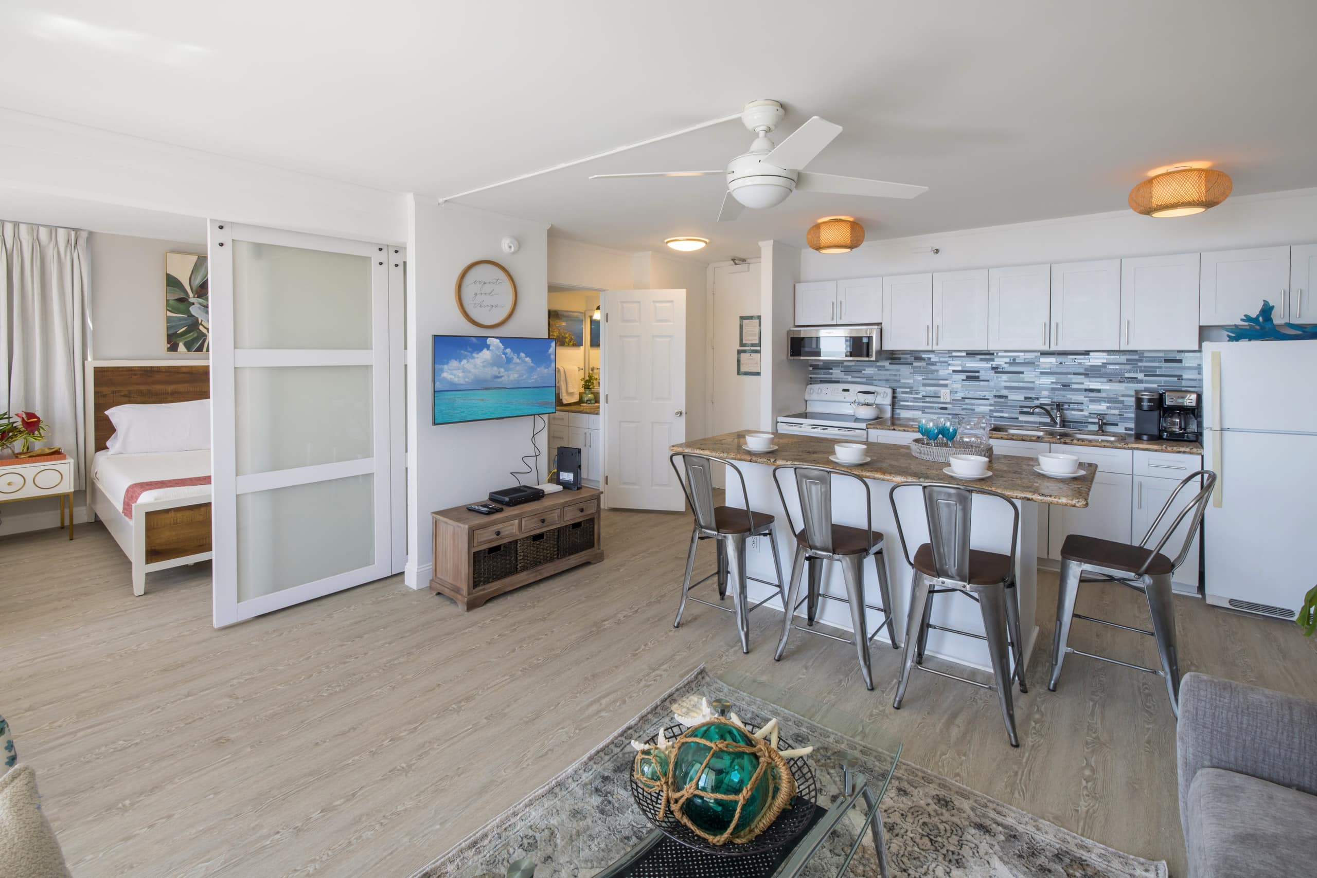 Condo in Honolulu · ★4.78 · 1 bedroom · 3 beds · 1 private bath - Image 5