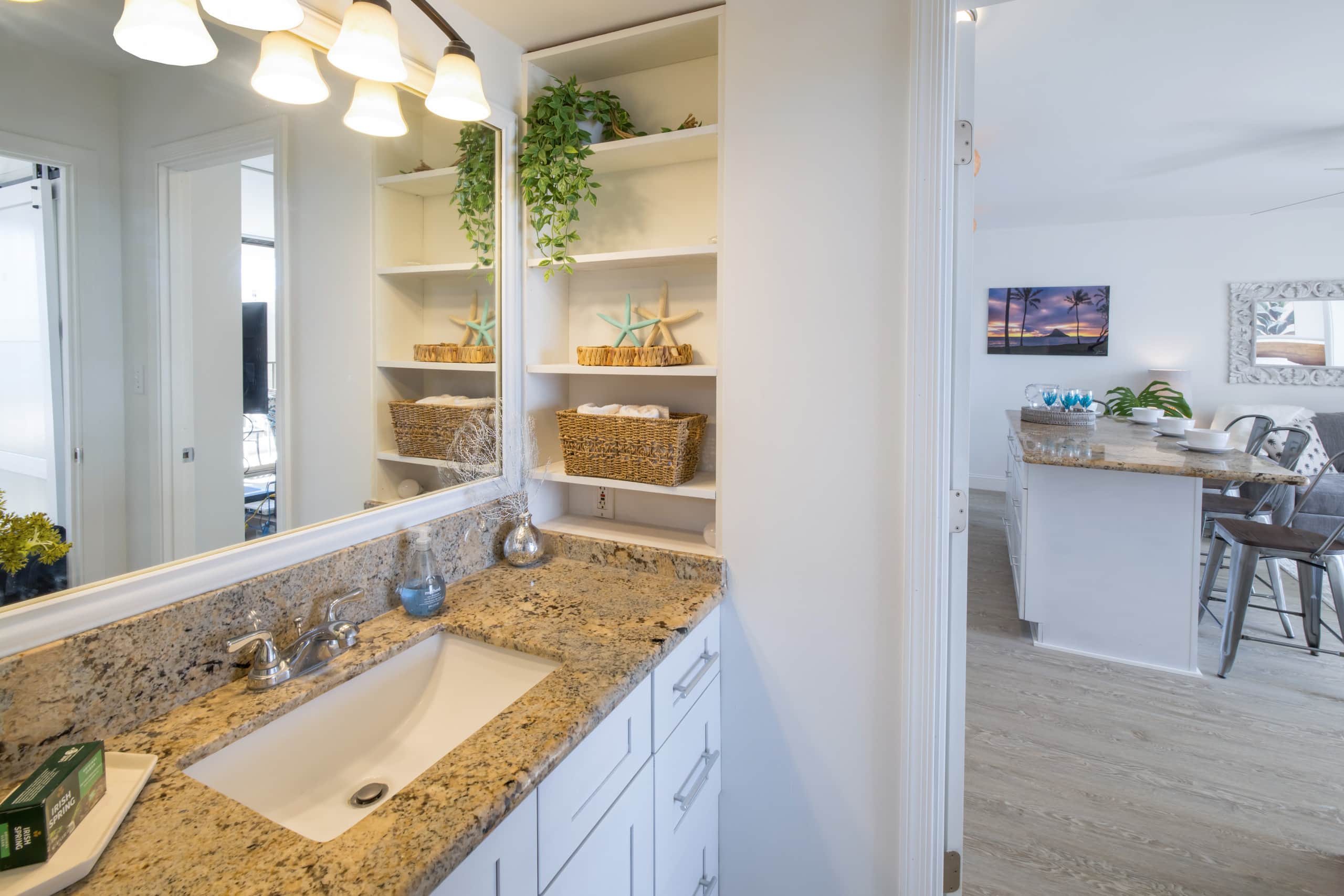 Condo in Honolulu · ★4.78 · 1 bedroom · 3 beds · 1 private bath - Image 10