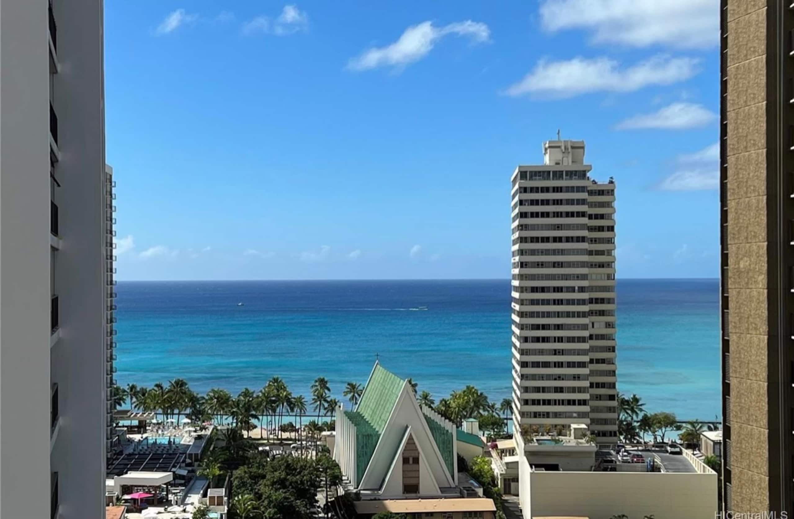Condo in Honolulu · ★4.78 · 1 bedroom · 3 beds · 1 private bath - Image 14
