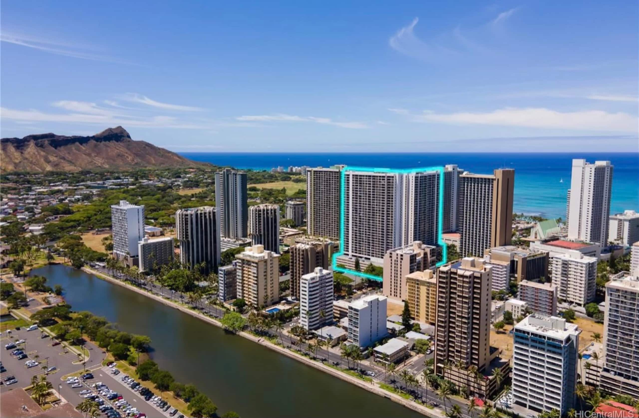 Condo in Honolulu · ★4.78 · 1 bedroom · 3 beds · 1 private bath - Image 15
