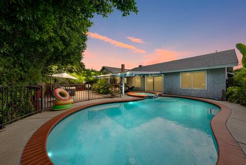 Traveler Dream Pool Home 16 mi to Disney