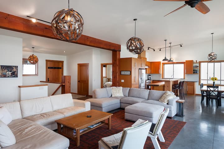 Northwest Style Scenic View Property - Larrabee State Park, Bellingham