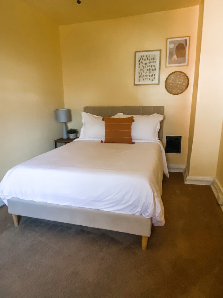 เตียงขนาดใหญ่ 