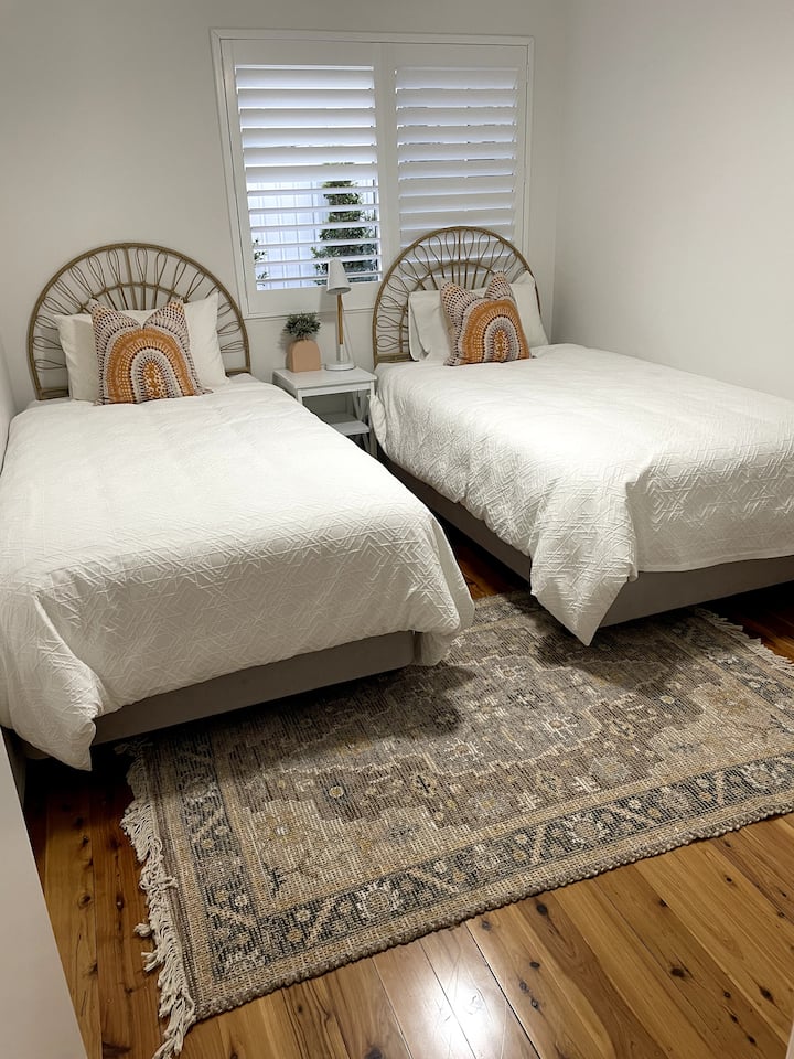 Четврта спална соба - 2 x брачен кревет (широк 180-220 см) 