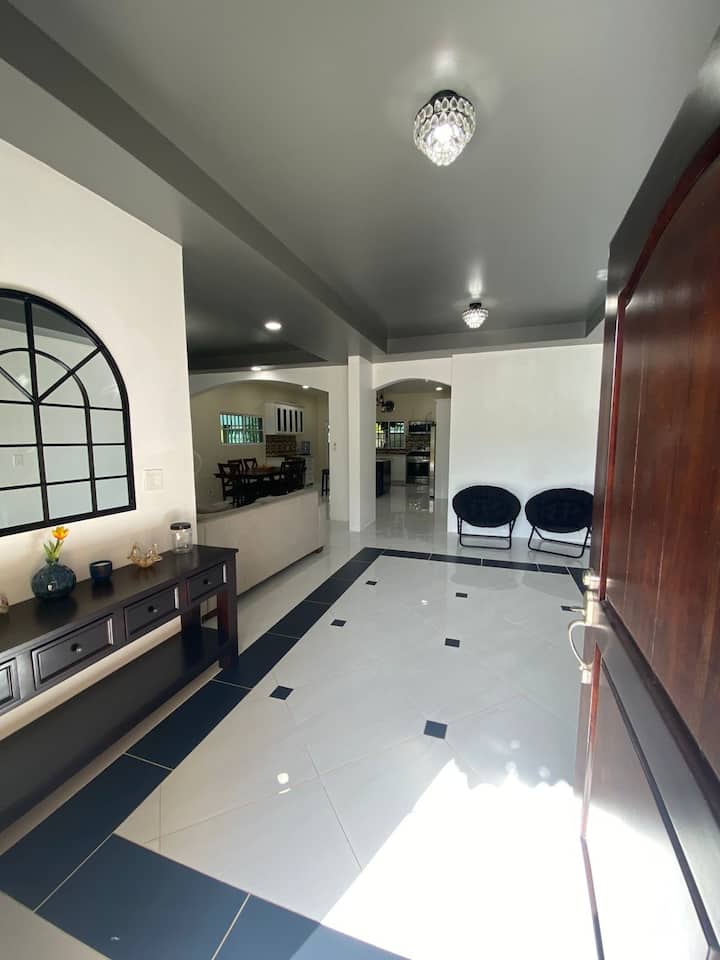 Newly Spacious, 3 Bedroom Home, Near Downtown - Belmopan