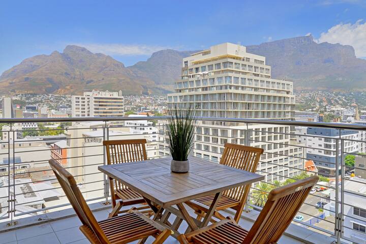 Chic 2BR with Mountain & City Views in Cape Town gallery image 5