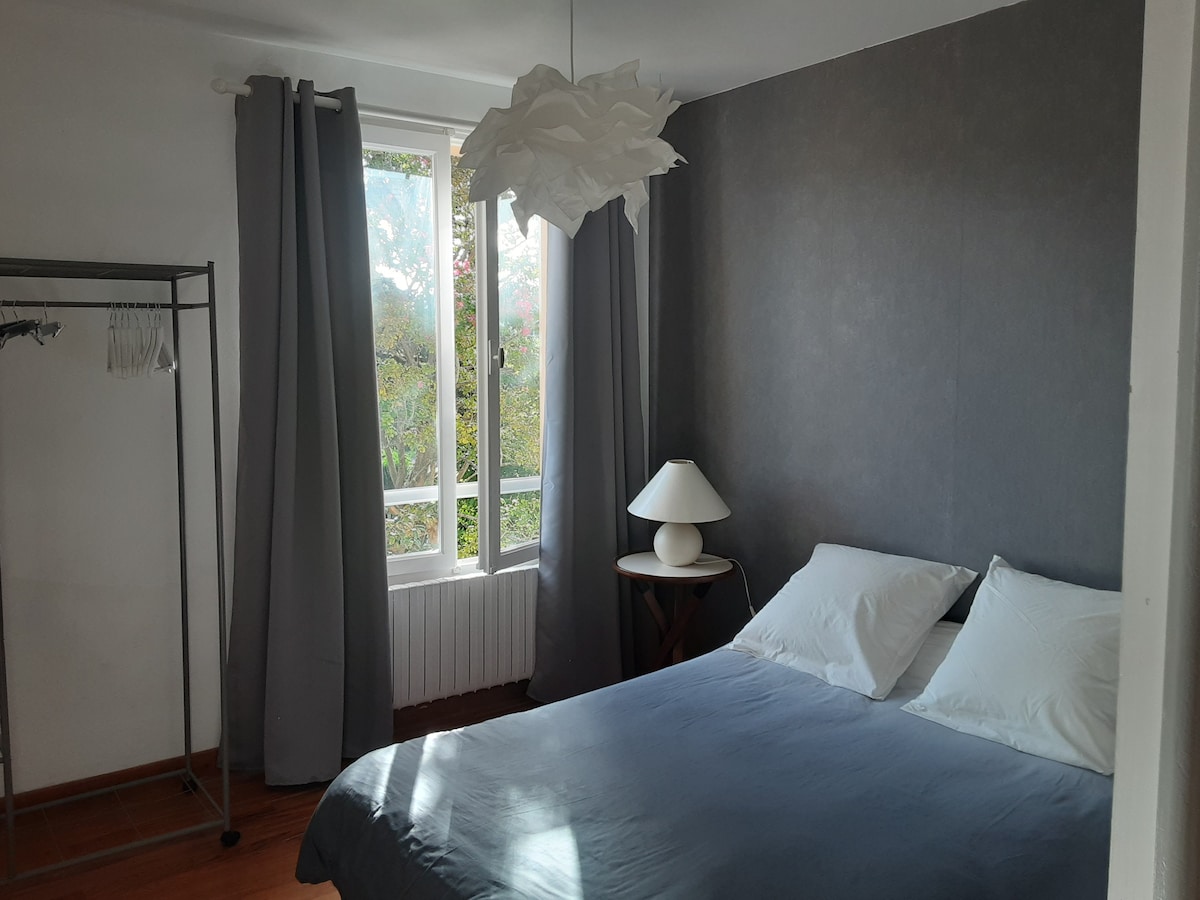 Chambre 2
Lit en 140