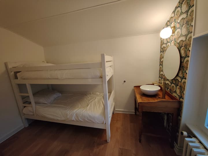 ห้องนอนและน้ำมีห้องอลิซที่อยู่ติดกัน