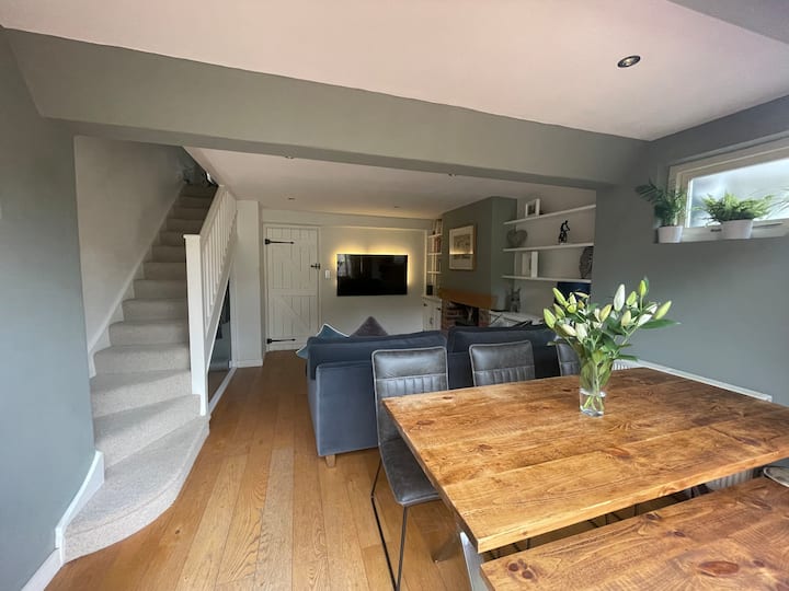 Beautiful Terraced Townhouse In Central Chichester - Chichester