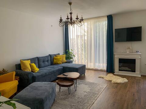 Apartment with garden and private parking