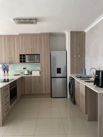 Modern Big Bay Apartment near Beach & Restaurants gallery image 2