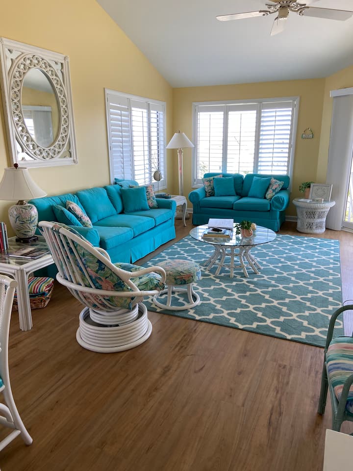 Emerald Isle | Water View |Pools | Beach| Sleeps 8 - Cedar Point, NC
