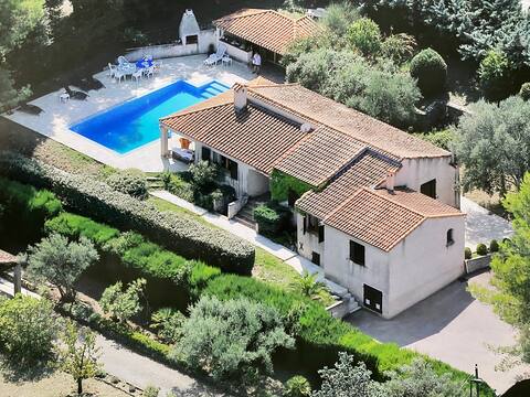 Quiet villa with pool between the sea and Verdon