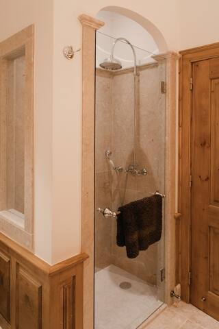 Tranquil villa, heated pool in country estate gallery image 4