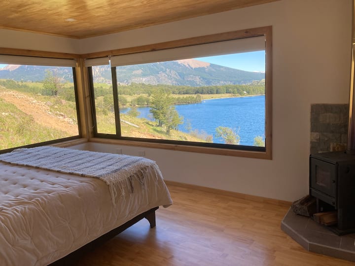 Hoofdstuk met super King en Bosca bed.