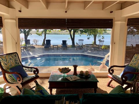 Beautiful 2-bedroom cottage with pool