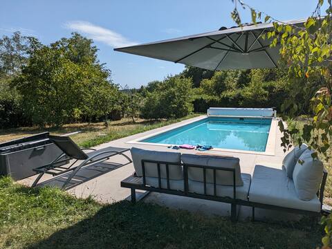 Villa with swimming pool near Lyon