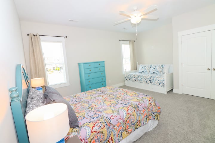 Secondary bedroom on the middle floor offers a queen sized bed and a twin daybed with a trundle. There is an en-suite bathroom as well.