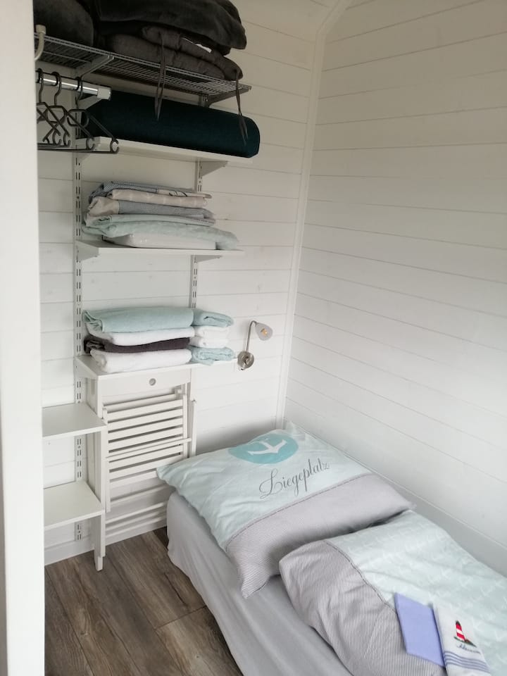 Schlafzimmer 2