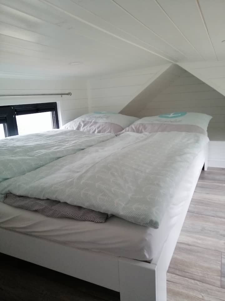 Schlafzimmer 1