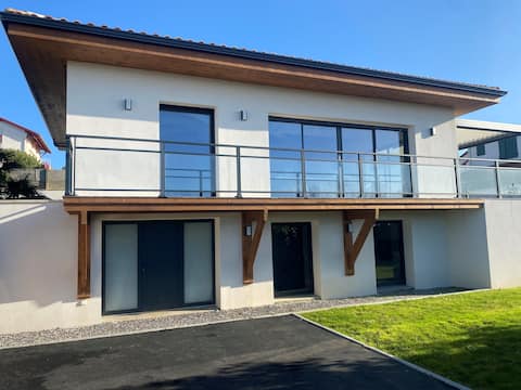 Beautiful new ocean facing villa