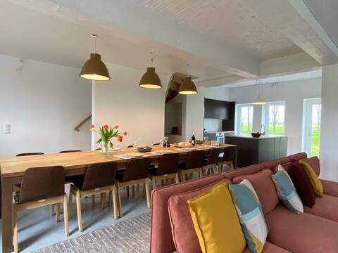 Authentic and trendy holiday home in the greenery
