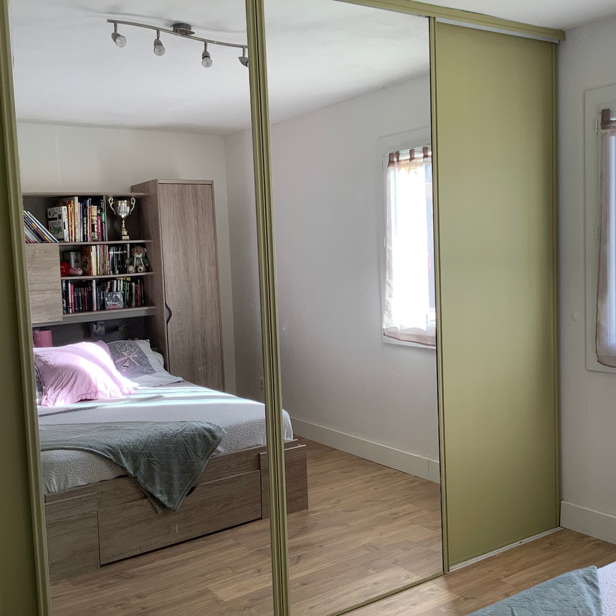 2号卧室配有大衣橱 