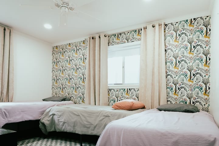 Chambre 3 avec trois lits jumeaux.