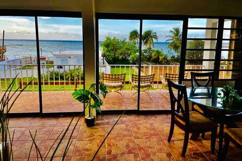 PRIVATE BEACHFRONT 4 BEDROOM 🏡 SLEEP 12, FAST WIFI