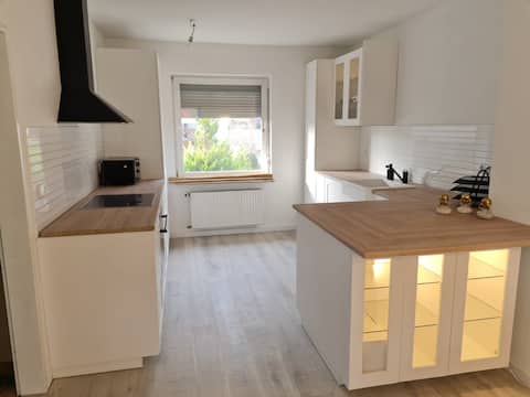 Modern townhouse, 3 bedrooms!