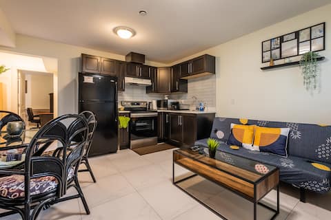 Top Airbnb: 2-bed entire suite in Surrey Central new house in Whalley