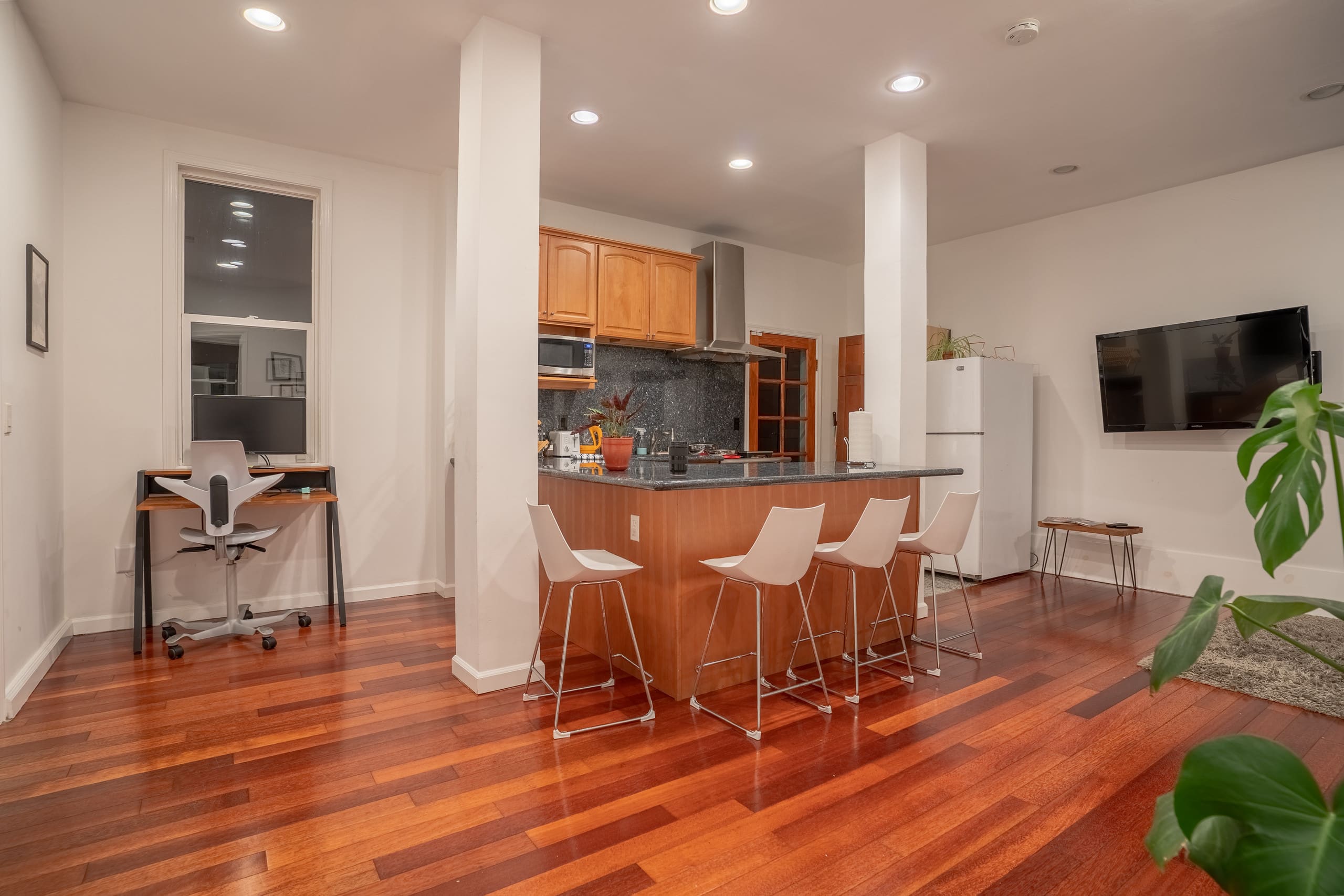 Lush 1-bedroom suite with free garage parking - Image 13