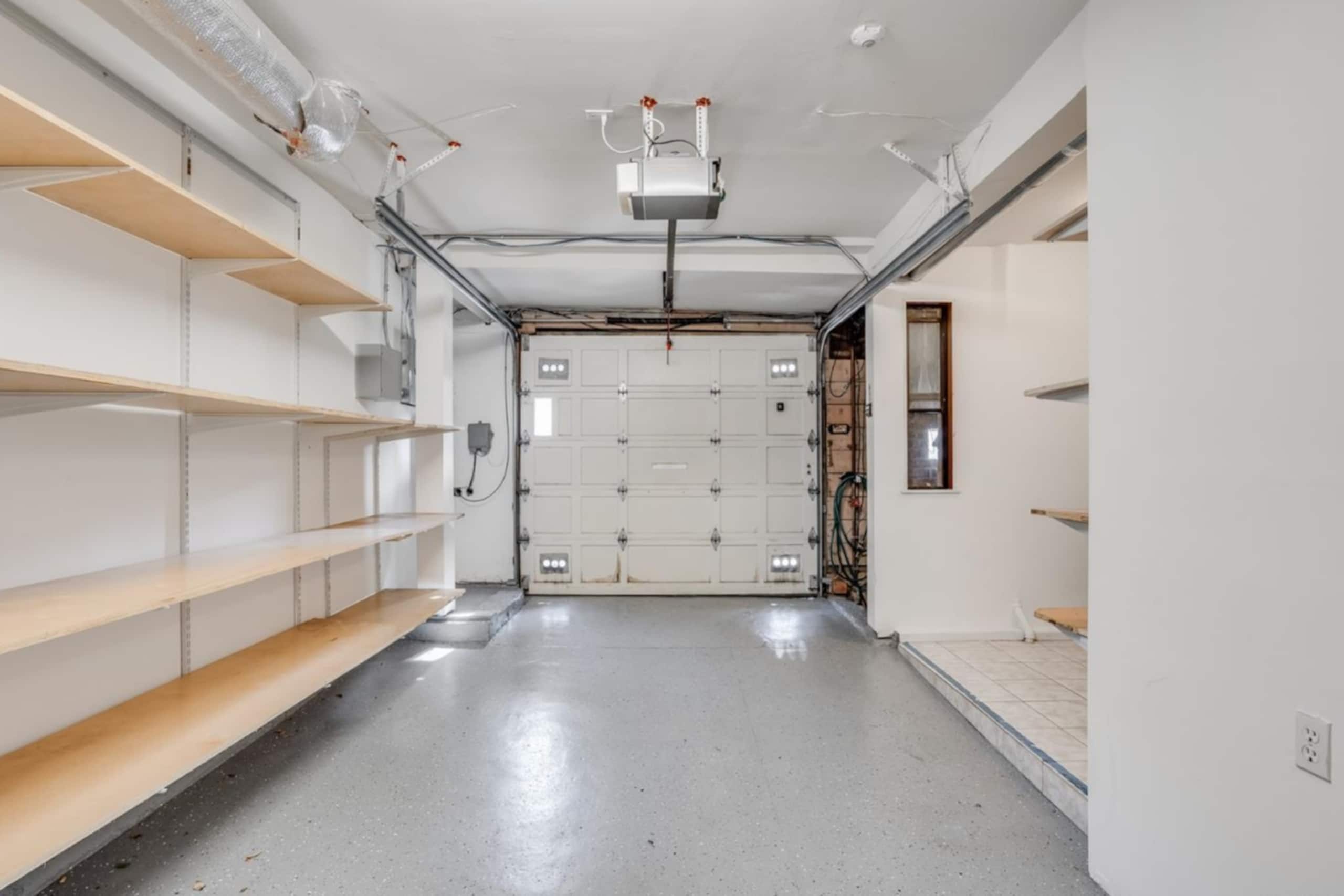Lush 1-bedroom suite with free garage parking - Image 28