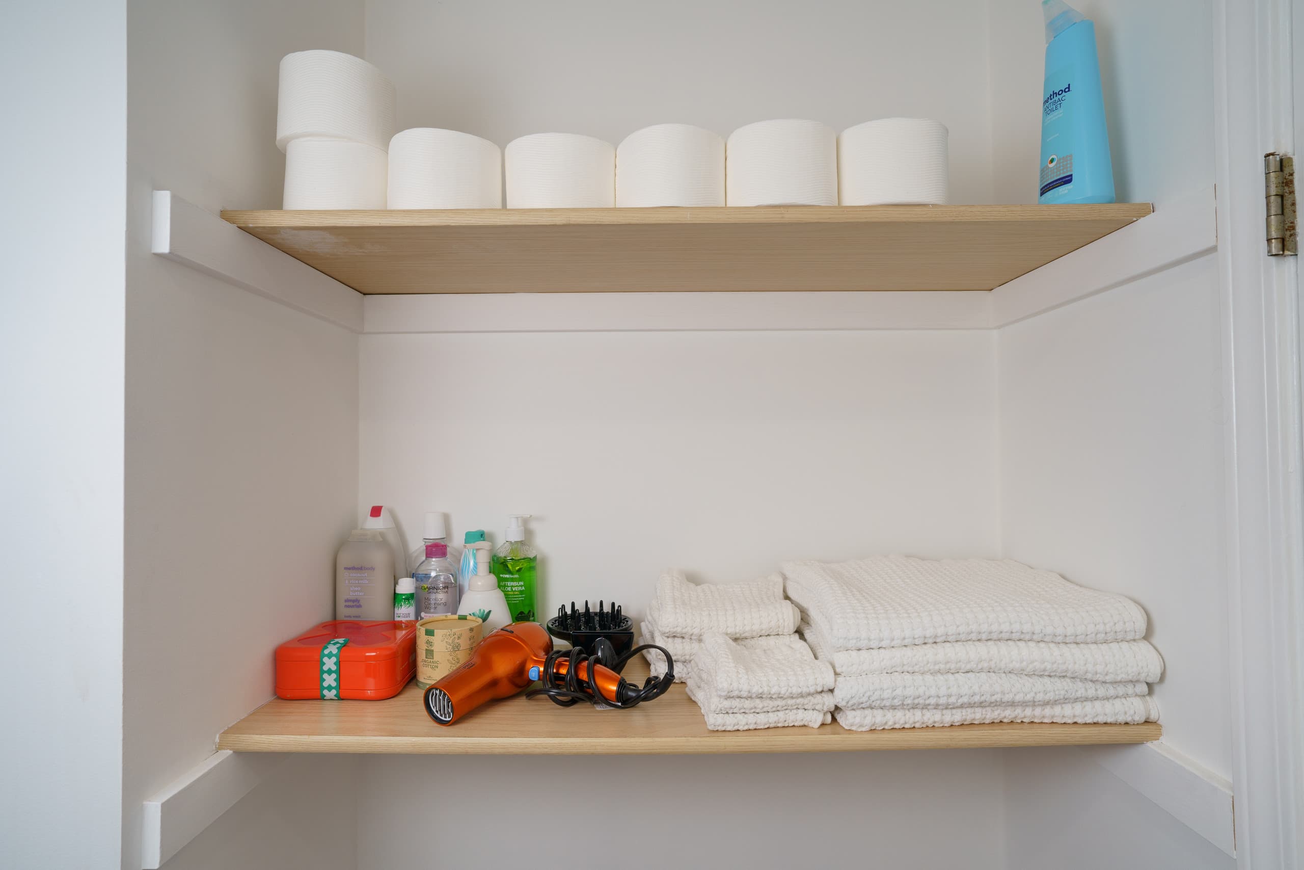 Lush 1-bedroom suite with free garage parking - Image 19