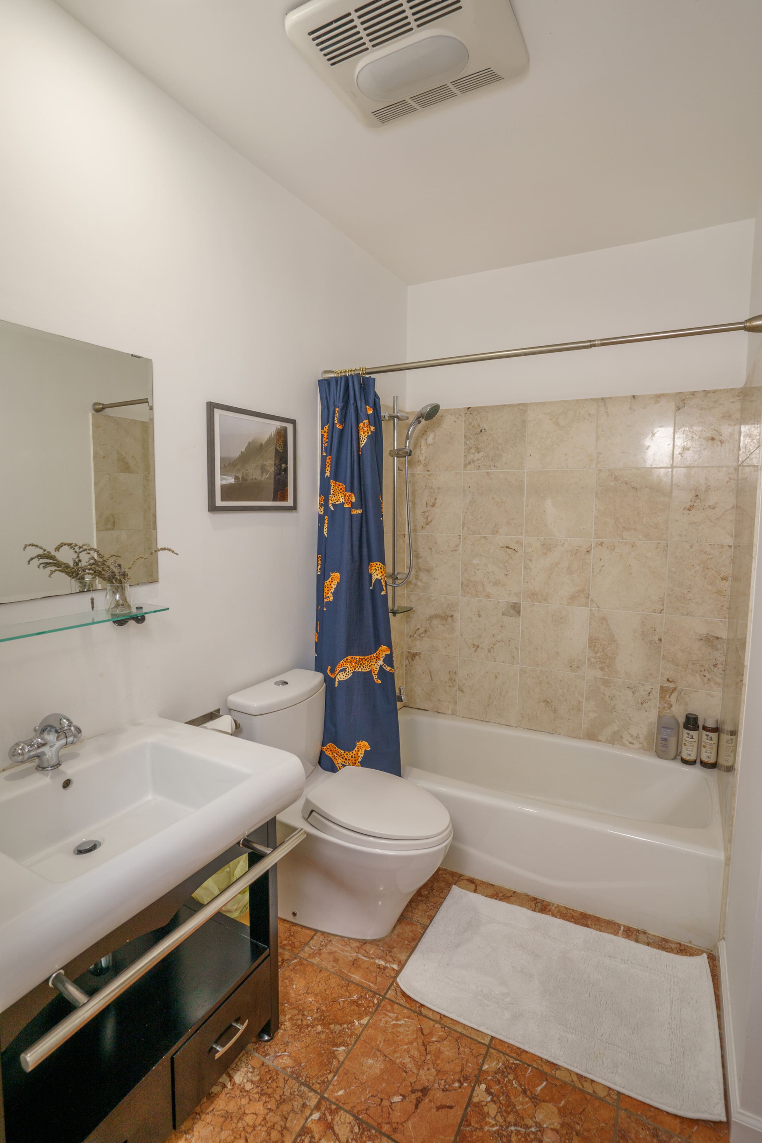 Lush 1-bedroom suite with free garage parking - Image 18