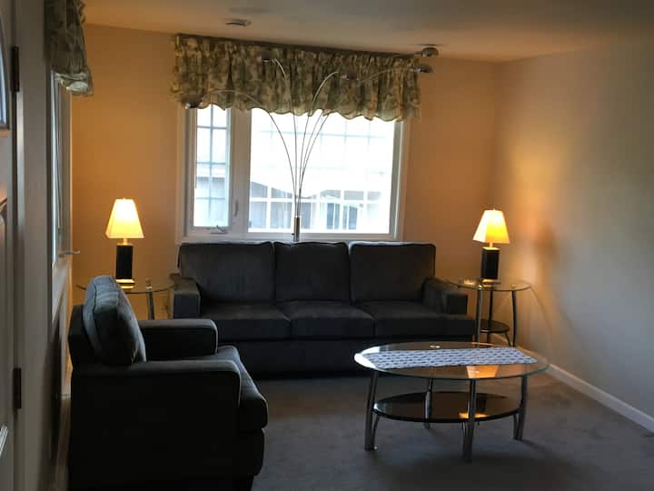 Lovely Four-bedroom, Close To Airport And Shopping - Anchorage